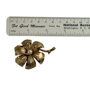 Vintage Gold Tone Flower Brooch with Faux Pearl Accent Women's Pin